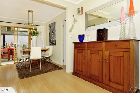 Photo of property in 15 Sunnynook Road, Forrest Hill, Auckland, 0620