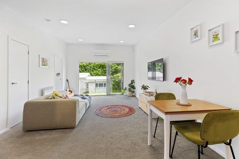 Photo of property in 14u7 Atkinson Street, Newlands, Wellington, 6037