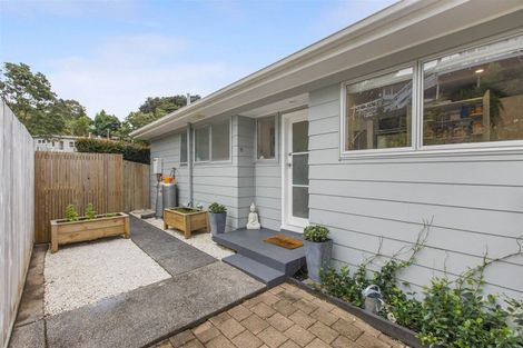 Photo of property in 1/12 Wanita Place, Totara Vale, Auckland, 0629