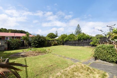 Photo of property in 18 Huruhuru Road, Massey, Auckland, 0614