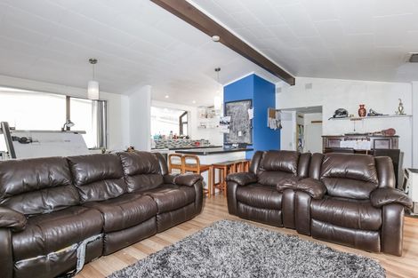 Photo of property in 80 Royal Road, Massey, Auckland, 0614