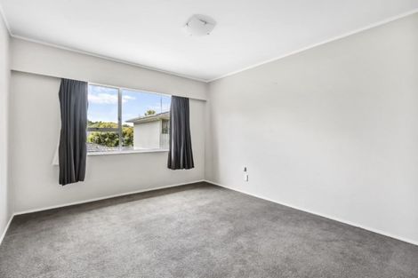 Photo of property in 2/9 Paruru Avenue, Northcote, Auckland, 0627