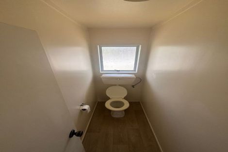 Photo of property in 2/8 Darlington Place, Glendene, Auckland, 0602