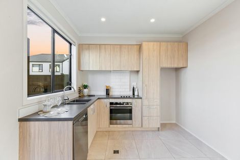 Photo of property in 12 Uku Lane, Hobsonville, Auckland, 0616