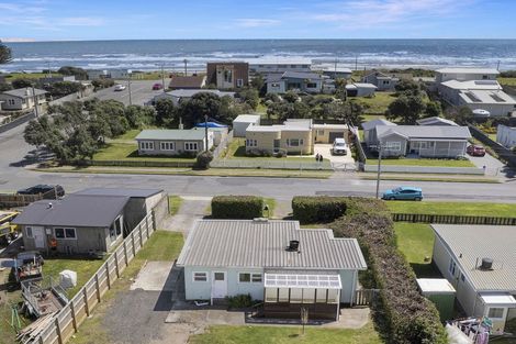 Photo of property in 68 Moana Street, Otaki Beach, Otaki, 5512
