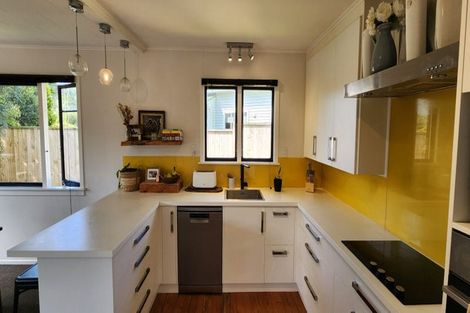 Photo of property in 10 Beaumont Crescent, Frankleigh Park, New Plymouth, 4310