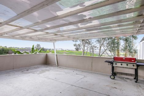 Photo of property in 80 Royal Road, Massey, Auckland, 0614
