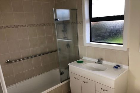 Photo of property in 37 Edgewater Drive, Pakuranga, Auckland, 2010