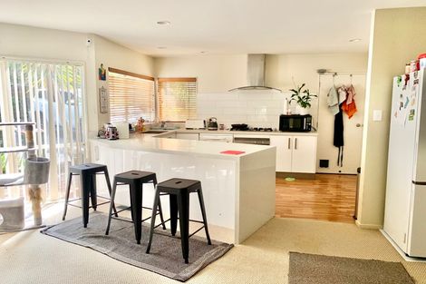 Photo of property in 31 Rifleman Rise, Unsworth Heights, Auckland, 0632