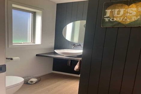 Photo of property in 16 Beveridge Road, One Tree Point, 0118