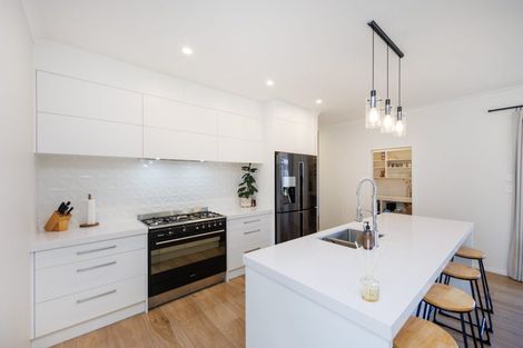 Photo of property in 29 Sardinia Grove, Fitzherbert, Palmerston North, 4410