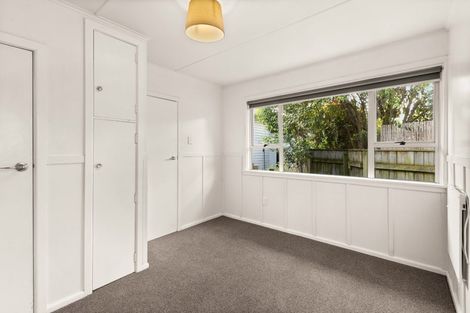 Photo of property in 16 Hammond Road, Taradale, Napier, 4112