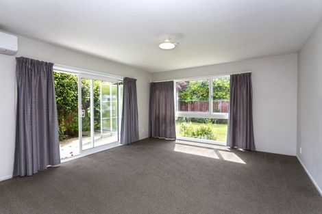 Photo of property in 8 Ashfield Place, Ilam, Christchurch, 8041