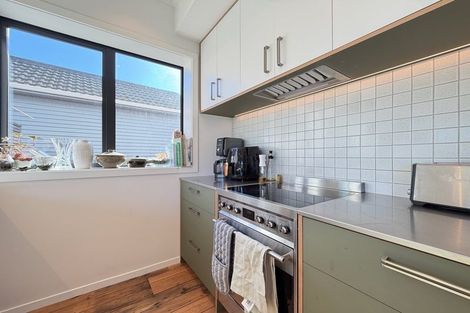 Photo of property in 25 Pirie Crescent, Moera, Lower Hutt, 5010