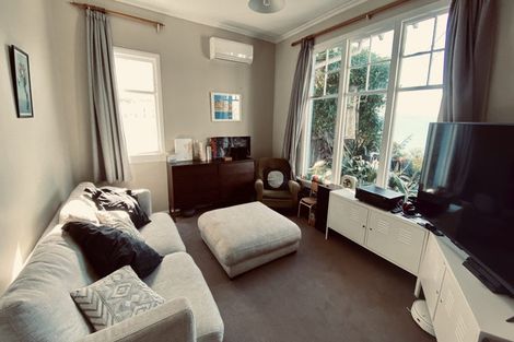 Photo of property in 70 Evans Bay Parade, Roseneath, Wellington, 6021