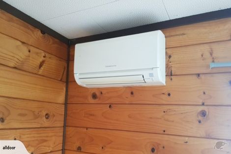 Photo of property in 21 Fernhaven Grove, Newlands, Wellington, 6037