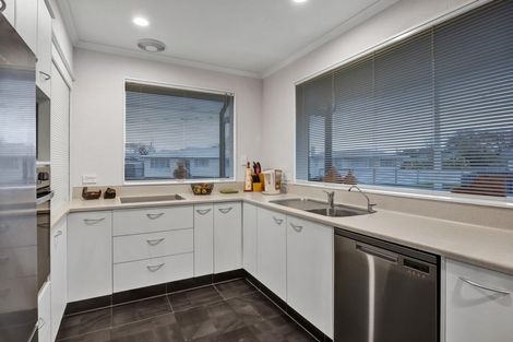 Photo of property in 16 Ramanui Avenue, Hawera, 4610