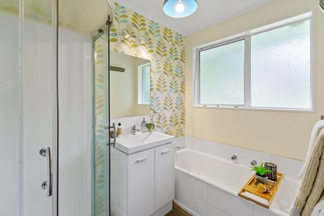 Photo of property in 15 Kauri Road, Waikanae, 5036