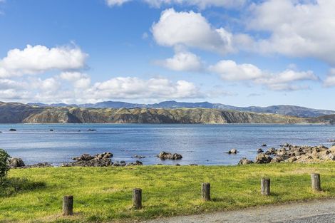 Photo of property in 118 Breaker Bay Road, Breaker Bay, Wellington, 6022