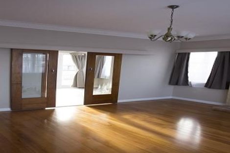 Photo of property in 32 Flanshaw Road, Te Atatu South, Auckland, 0610