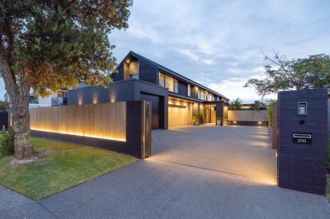Photo of property in 210 Oceanbeach Road, Mount Maunganui, 3116
