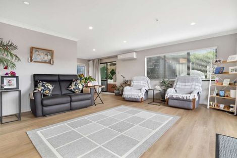 Photo of property in 42 Bodi Place, Te Atatu South, Auckland, 0610