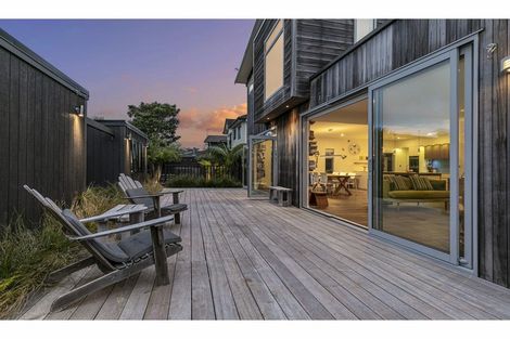 Photo of property in 11 Kelmore Place, Schnapper Rock, Auckland, 0632