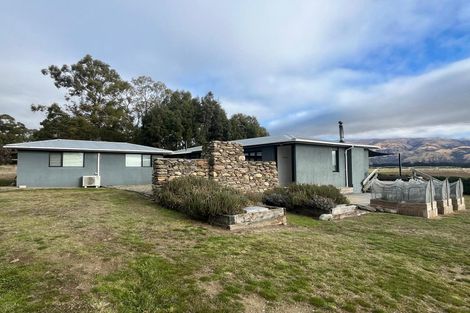 Photo of property in 2500 Tarras-cromwell Road, Tarras, Cromwell, 9383