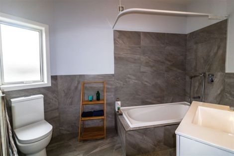 Photo of property in 39u5 Norton Road, Frankton, Hamilton, 3204