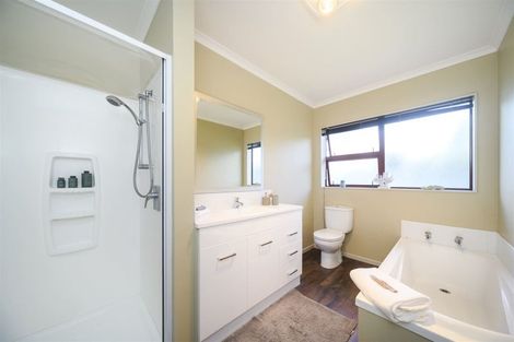 Photo of property in 40 Geneva Terrace, Kelvin Grove, Palmerston North, 4414