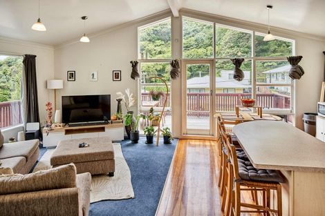 Photo of property in 19 Holmes Grove, Naenae, Lower Hutt, 5011