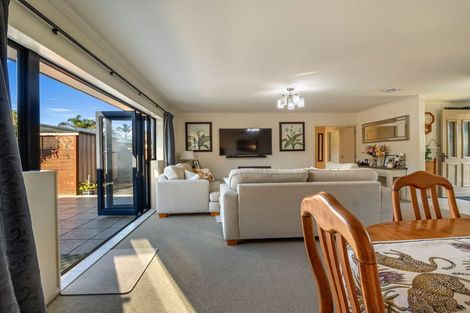Photo of property in 6 Golden Courie Close, Papamoa Beach, Papamoa, 3118