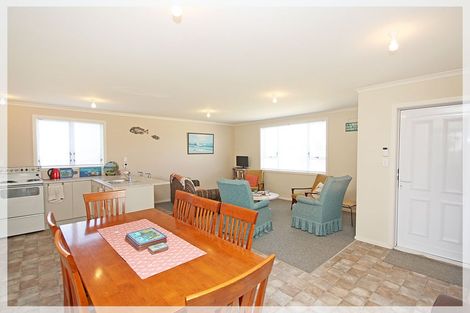 Photo of property in 13 Nelson Street, Foxton Beach, Foxton, 4815