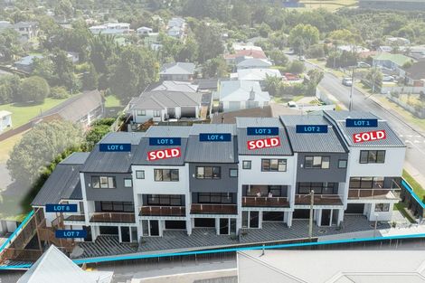 Photo of property in 2/18 Sylvan Crescent, Te Atatu South, Auckland, 0610