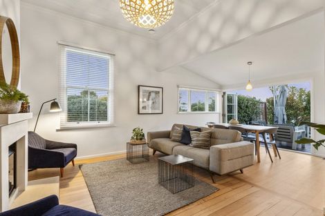 Photo of property in 8 Rutland Road, Stanley Point, Auckland, 0624