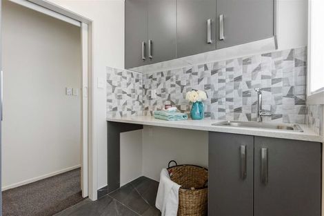 Photo of property in 1/23 Lake Road, Northcote, Auckland, 0627