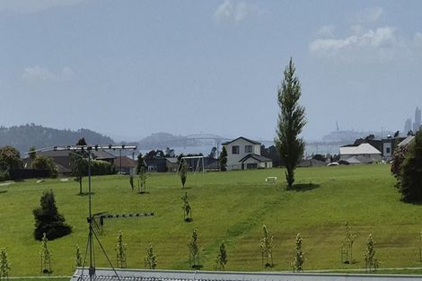 Photo of property in 2/485 Don Buck Road, Massey, Auckland, 0614