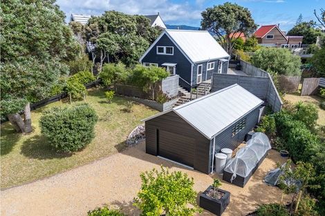 Photo of property in 33 William Street, Waikanae Beach, Waikanae, 5036