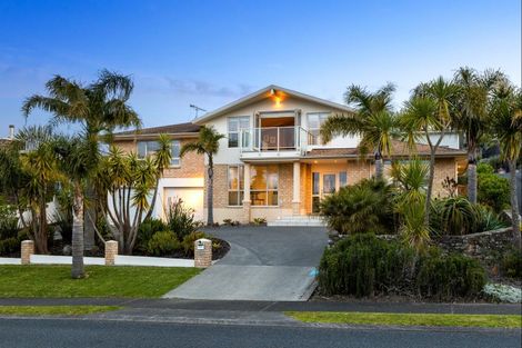 Photo of property in 52 Grovenor Drive, Orewa, 0931