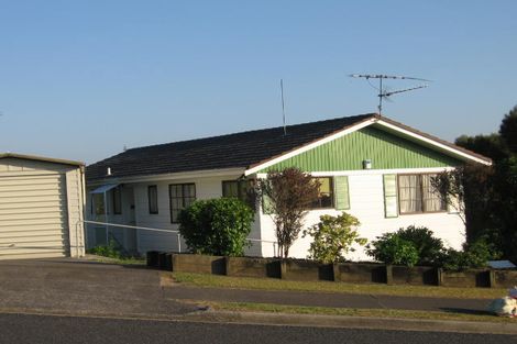 Photo of property in 142 Oaktree Avenue, Browns Bay, Auckland, 0630