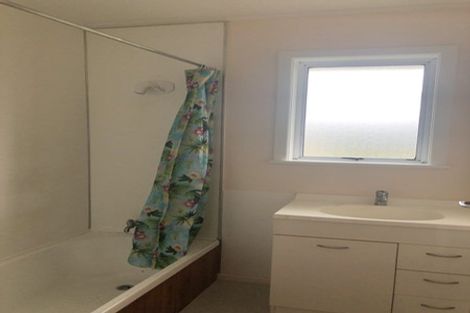 Photo of property in 23 Fairdene Avenue, Henderson, Auckland, 0610