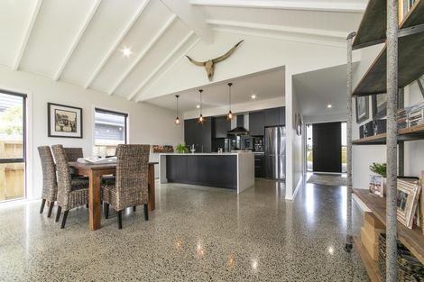 Photo of property in 75 Kaipara Portage Road, Riverhead, 0820