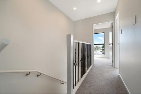 Photo of property in 3/105 Hobsonville Road, West Harbour, Auckland, 0618