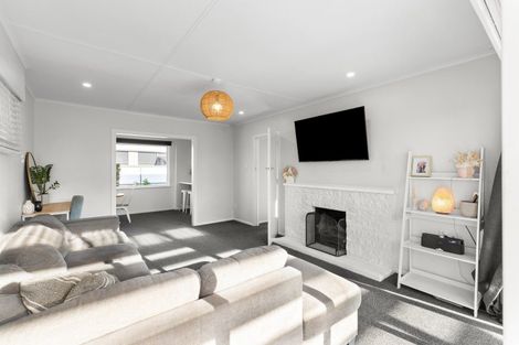 Photo of property in 1 Battersea Place, Roslyn, Palmerston North, 4414