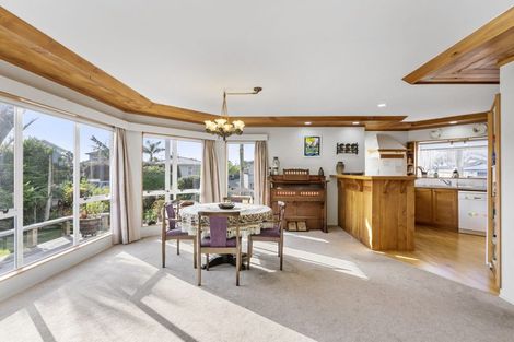 Photo of property in 6 Lillian Place, Orewa, 0931