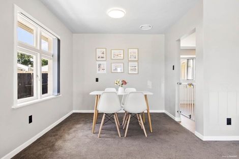 Photo of property in 22 Kaurilands Road, Titirangi, Auckland, 0604