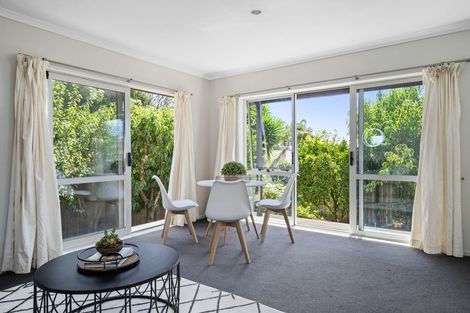 Photo of property in 16 Pono Place, Waiuku, 2123