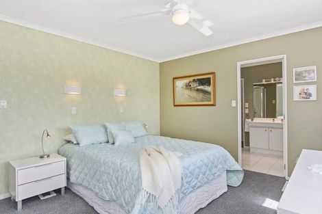 Photo of property in 37 Dalton Drive, Papamoa Beach, Papamoa, 3118