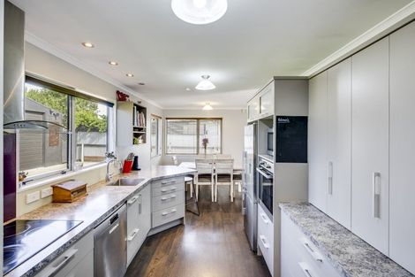 Photo of property in 37 Tait Drive, Greenmeadows, Napier, 4112