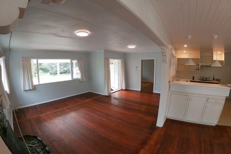 Photo of property in 28 Bertram Road, Kawakawa Bay, Papakura, 2585